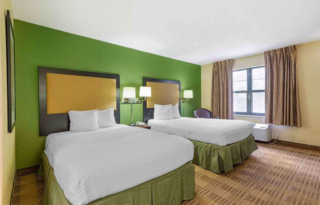 Suburban Bradley Park Hotel