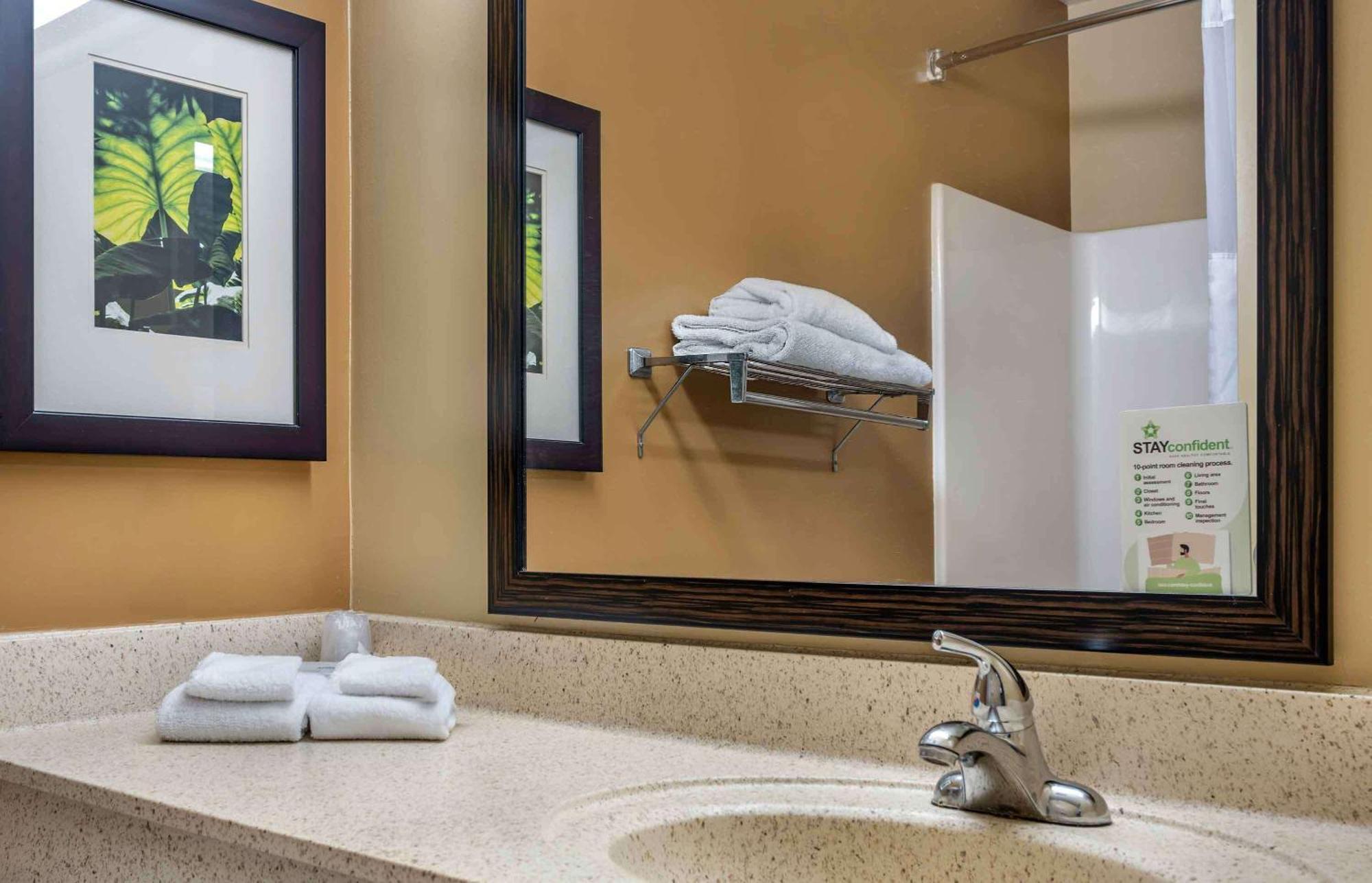 Suburban Bradley Park Hotel 2*