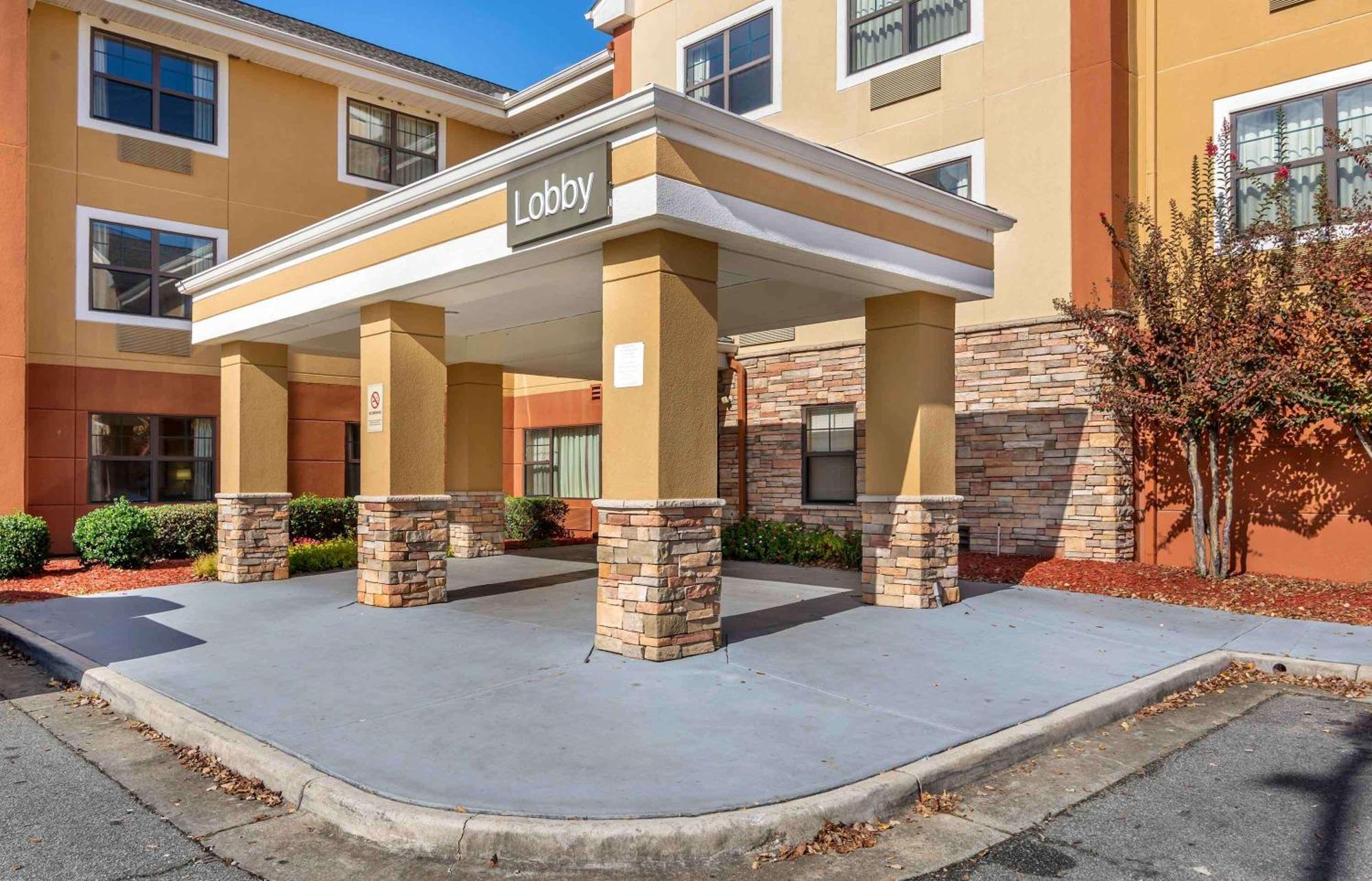 Suburban Bradley Park Hotel