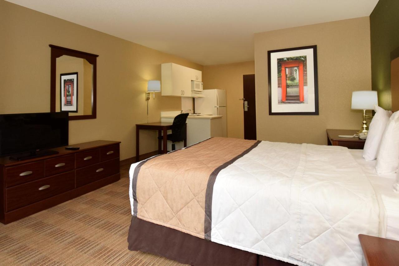 Suburban Bradley Park Hotel